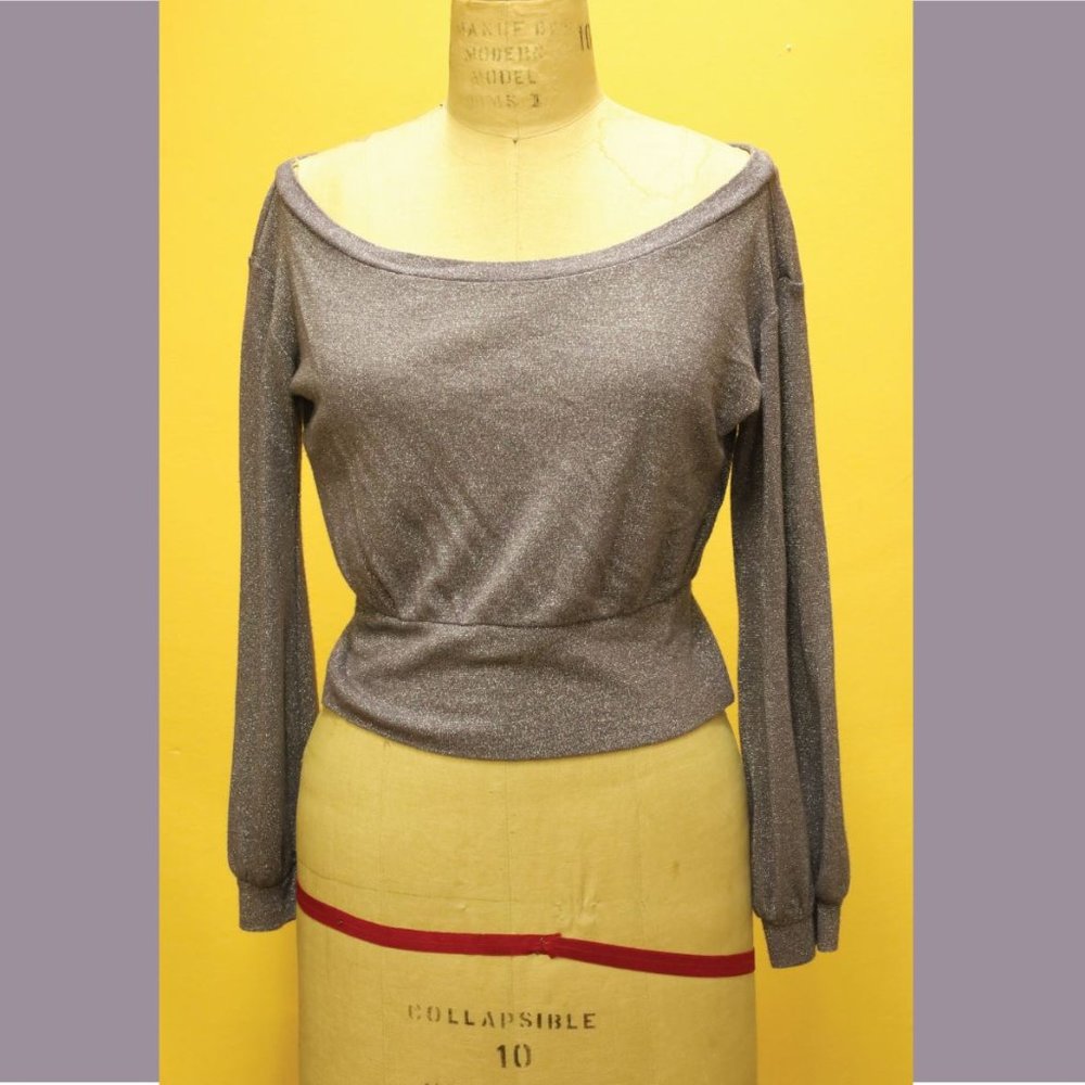 Cute lavender metallic top, Size S.